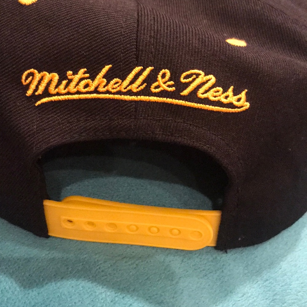 Mitchell&Ness Lakers Man’s Hat, Size 12/14 - Picture 2 of 8